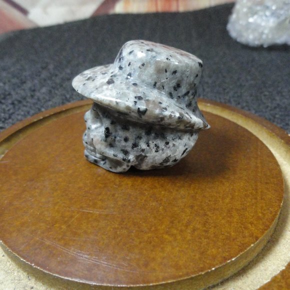 Yooperlite Skull Cowboy Crystal Stone~Black light creepy look~Detailed~NWOT~hand - Picture 7 of 7